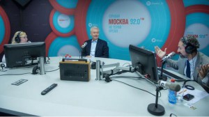 Сергей Собянин рассказал о платных парковках в эфире радиостанции "Москва FM"