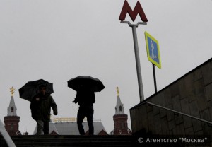 Аномальный дождь и резкое похолодание к вечеру делают погоду в Москве непредсказуемой
