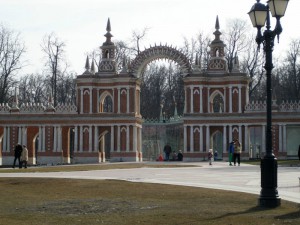 На фото территория музея-аповедника "Царицыно"