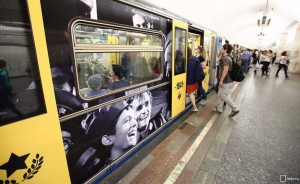 В столичном метро запустили несколько тематических поездов Кино Победы