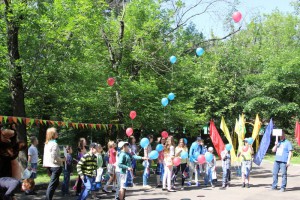 Организацией летнего оздоровительного отдыха детей в рамках городской программы «Московская смена» занимаются отраслевые департаменты