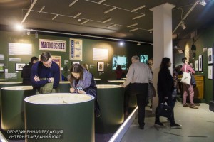 Посетители выставки «Булгаков vs Маяковский»