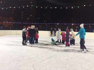 Ледовая дискотека на катке с искусственным льдом в досугово-спортивном центре Дружба