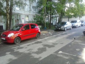 Брошенный автомобиль, который стоял во дворе по Бирюлевской улице, убрали после обращения