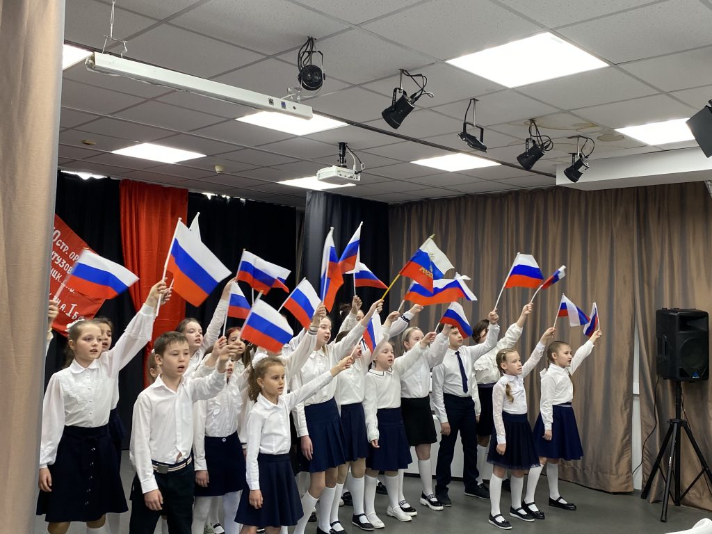 Фестиваль патриотической песни прошел в библиотеке №140. Фото: главный библиотекарь читальни №140 Елена Привезенцева.