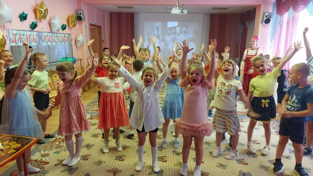 Школа №902 организовала праздник ко Дню России. Фото: страница школы №902 в социальных сетях