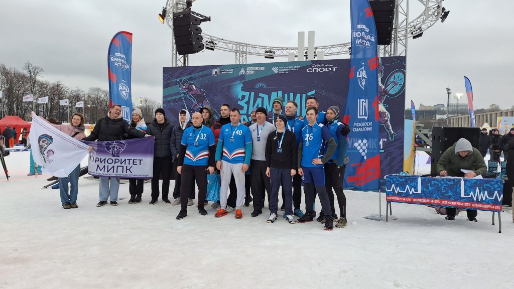 Представители ФК №35 приняли участие в зимнем фестивале школьного спорта. Фото: страница Финансового колледжа №35 в социальных сетях