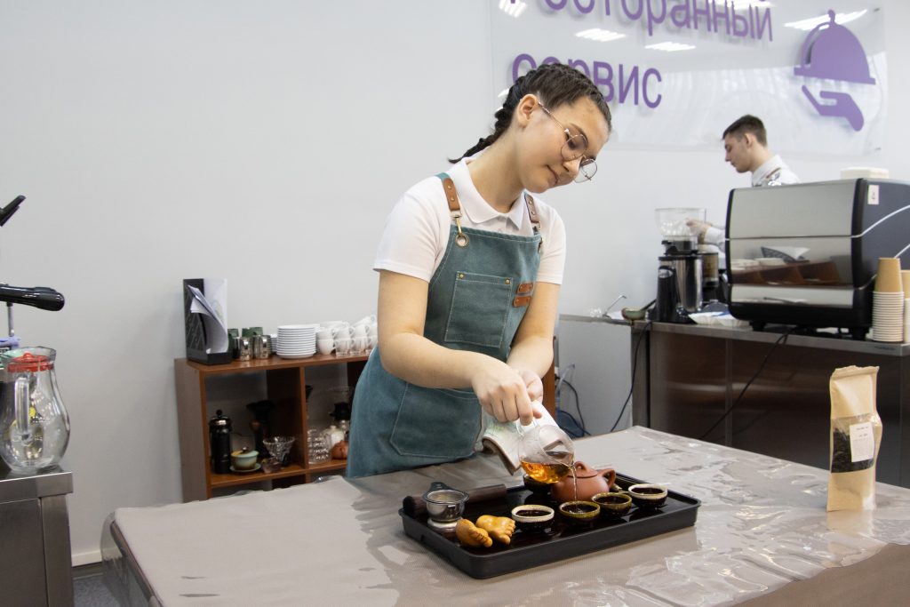 Студентка Пищевого колледжа №33 выступила в финале чемпионата «Профессионалы». Фото: страница Пищевого колледжа №33 в социальных сетях