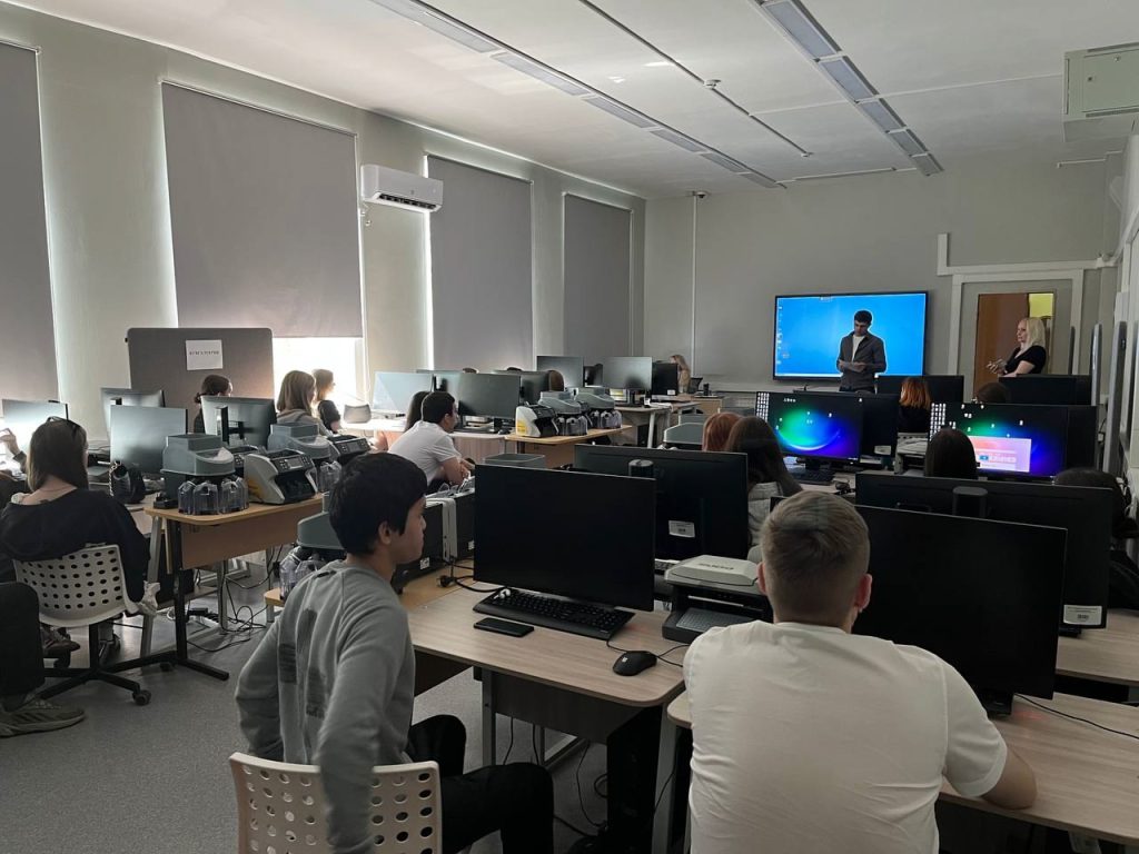 Беседа о безопасности прошла в Финансовом колледже №35. Фото: страница Финансового колледжа №35 в социальных сетях