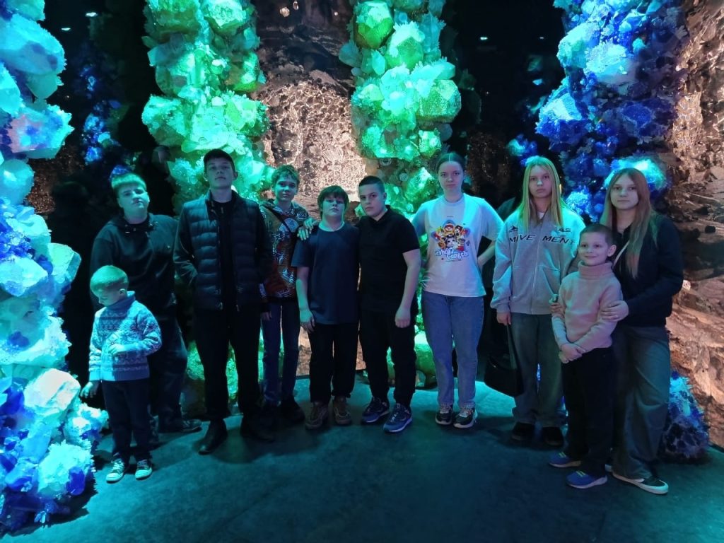 Ученики школы №935 посетили выставку «Путешествие по России». Фото: страница школы №935 в социальных сетях