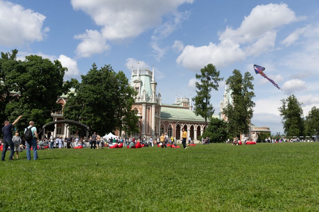 Сотрудники Детской библиотеки №138 провели мастер-класс на фестивале «Мы выбираем счастливую жизнь». Фото: официальная страница Детской библиотеки №138 в соицальных сетях