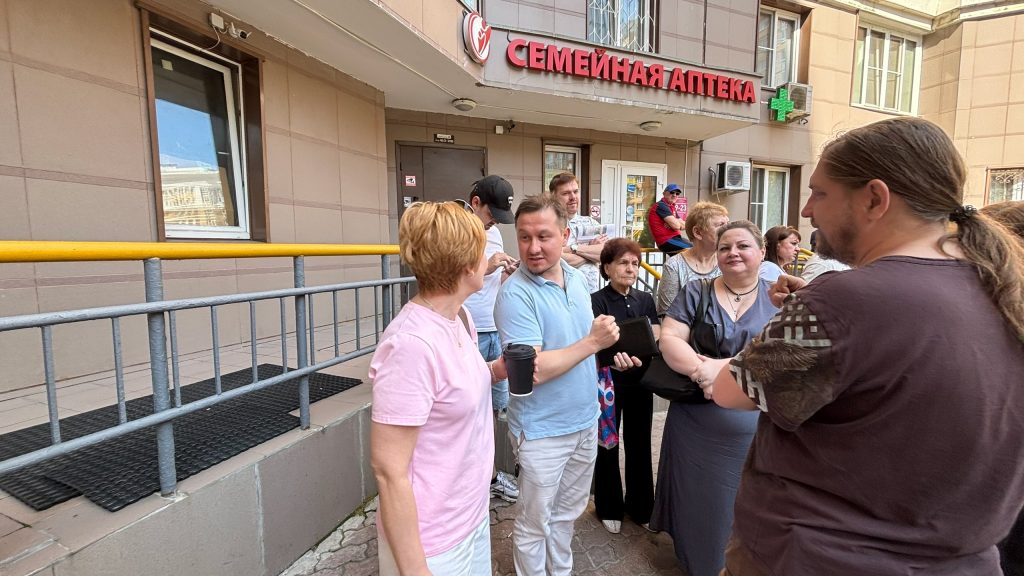 Глава управы района Бирюлево Восточное провел обход территории. Фото: страница управы района Бирюлево Восточное в социальных сетях