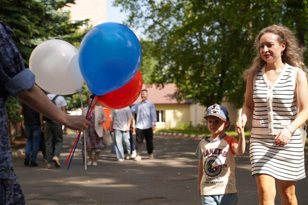 Московские росгвардейцы провели праздничный концерт ко Дню семьи, любви и верности. Фото: пресс-служба Росгвардии