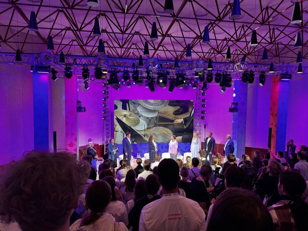 Студентка Финансового колледжа №35 приняла участие в IV Международном детском культурном форуме. Фото: страница Финансового колледжа №35 в социальных сетях.