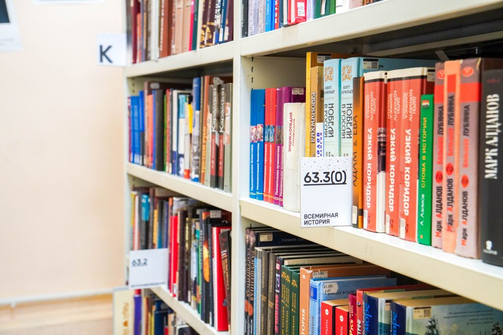 Юбилей Григория Кружкова отметят в библиотеке №140. Фото: Ксения Догонашева, «Вечерняя Москва»