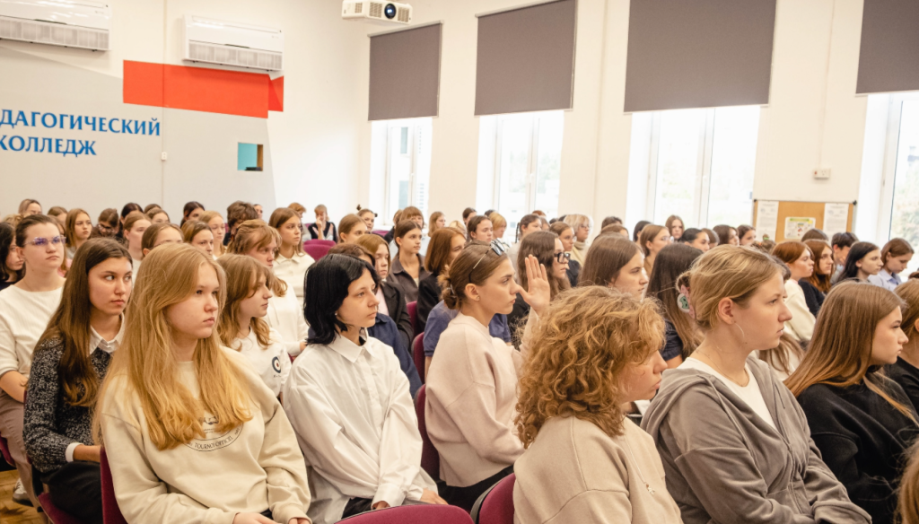 Мероприятия в рамках Международной недели глухих прошли в МПК. Фото: страница Московского педагогического колледжа в социальных сетях