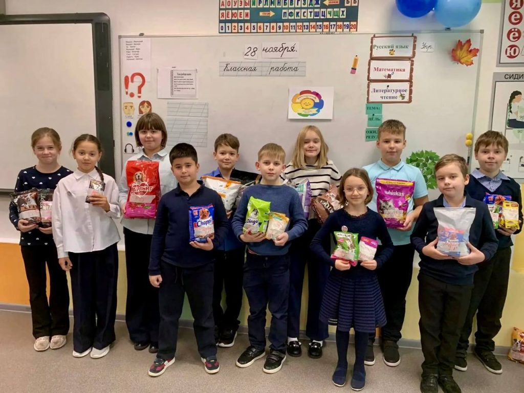 Благотворительная акция для животных прошла в школе №1861 «Загорье». Фото: Telegram-канал школы №1861 «Загорье»