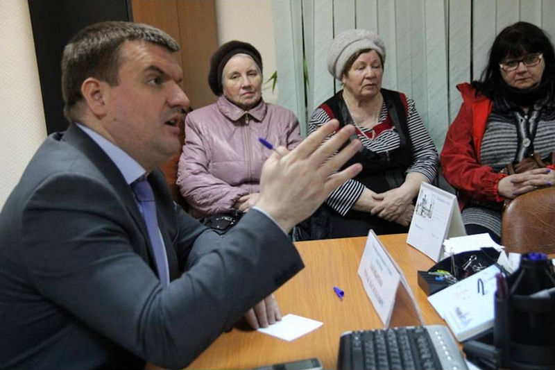 электроэнергия псков. заседание. алексей воевода депутат государственной думы. председатель комитета по тарифам и энергетике псковской. фонд содействия жкх.