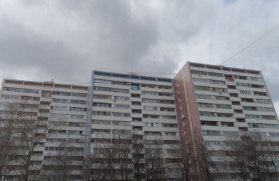 На фото многоквартирный дом в районе Бирюлево Восточное