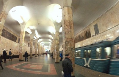 На фото станция метро "Автозаводская"