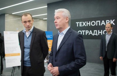 Сергей Собянин во время посещения одного из технопарков Москвы