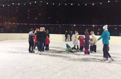 Ледовая дискотека на катке с искусственным льдом в досугово-спортивном центре Дружба