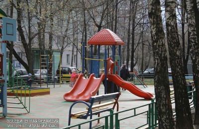 Ремонт детской площадки провели по просьбе жителя района Бирюлево Восточное