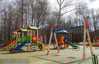 В районе Бирюлево Восточное провели ремонт малых архитектурных форм на детской площадке во дворе по адресу: Улица Бирюлевская, дом 30