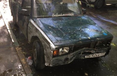 Брошенный автомобиль, который стоял во дворе по Бирюлевской улице, убрали после обращения