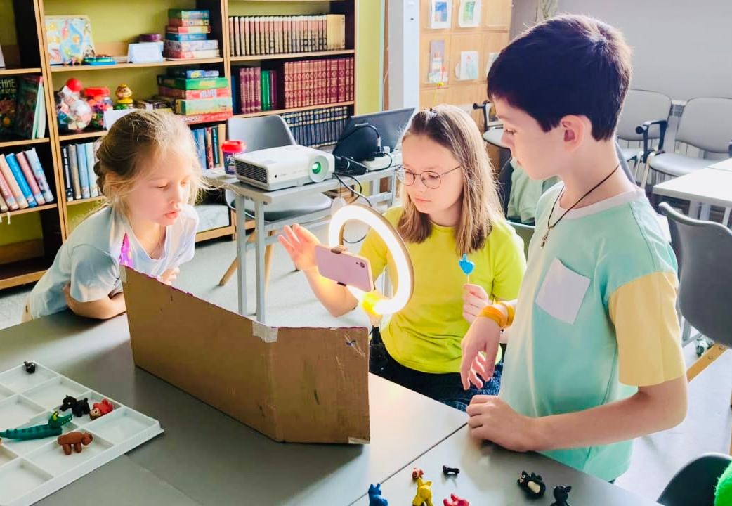 Сотрудники детской библиотеки №138 провели тематическую летнюю смену. Фото: официальная страница детской библиотеки № 138 в социальных сетях