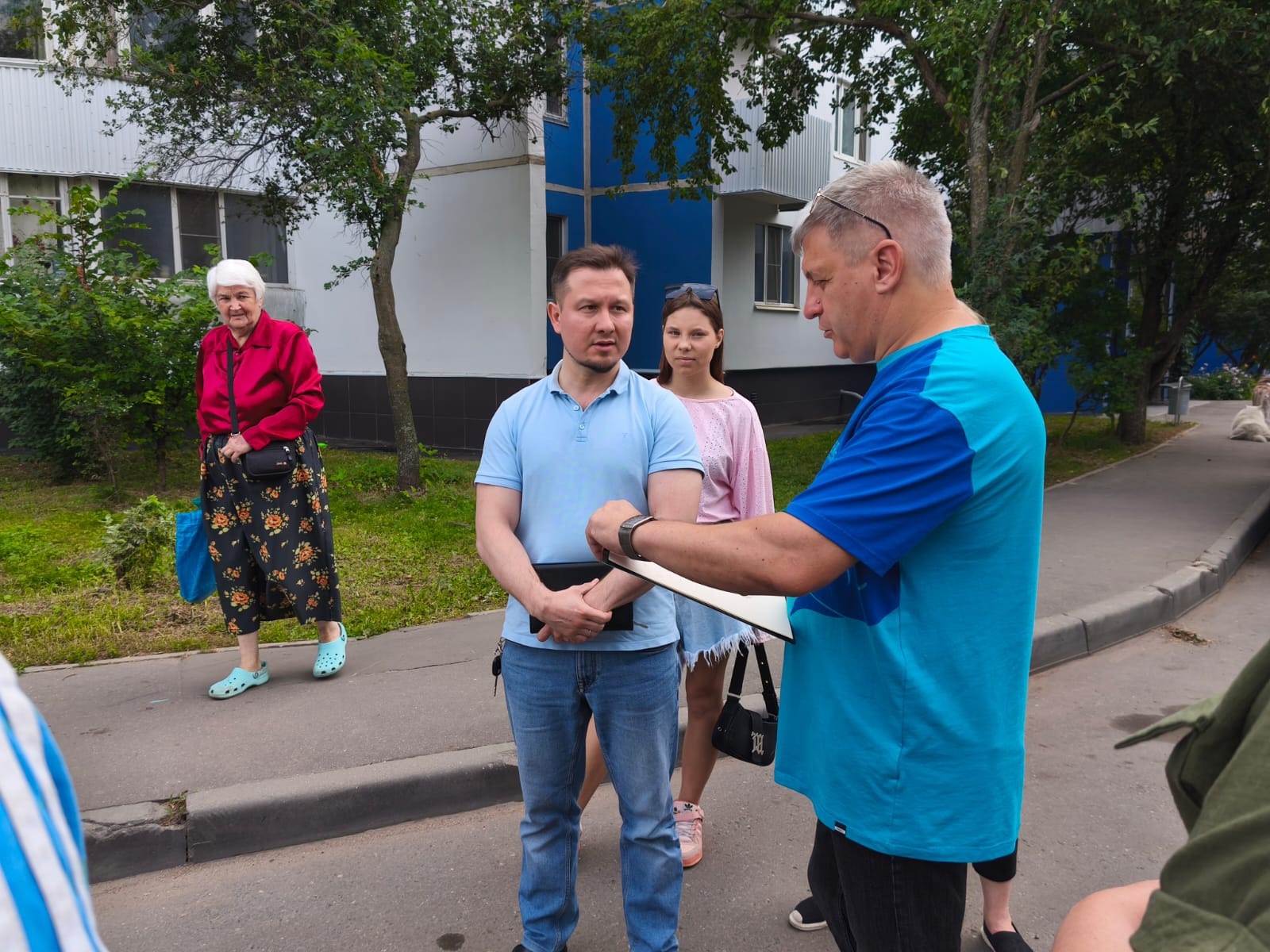 Представитель управы района Бирюлево Восточное проведет обход территории. Фото: официальная страница управы района Бирюлево Восточное в социальных сетях