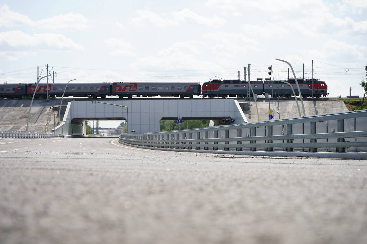 Строители приступили к сборке пролета путепровода на пересечении МСД и улицы Бакинская. Фото: архив, «Вечерняя Москва»