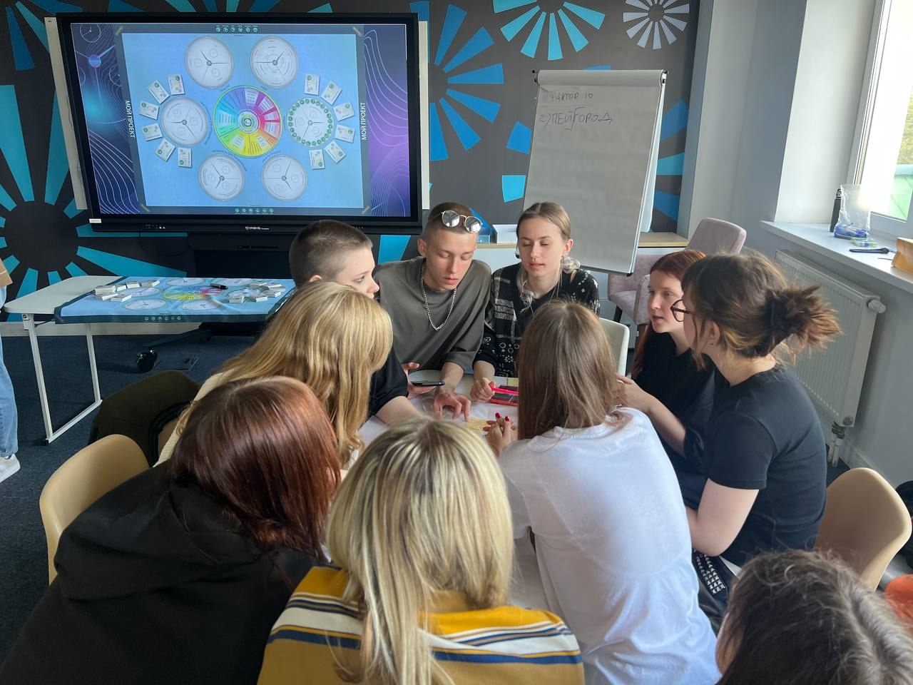 Первокурсники КДПИ имени Карла Фаберже побывали в Центре «Моя карьера». Фото: страница Колледжа декоративно-прикладного искусства имени Карла Фаберже в социальных сетях