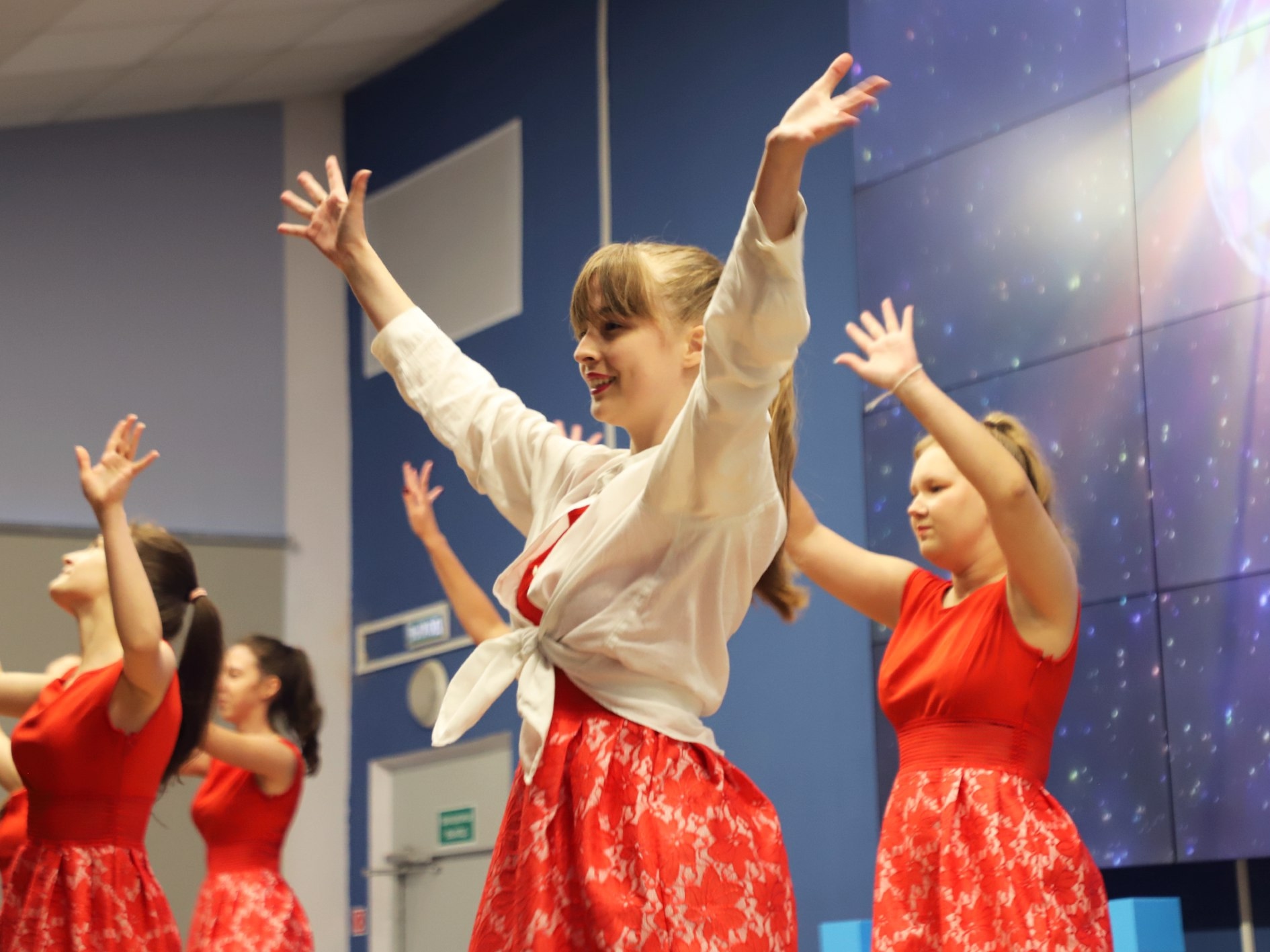 Концерт в честь Дня города Москвы прошел в Финансовом колледже №35. Фото: страница Финансового колледжа №35 в социальных сетях