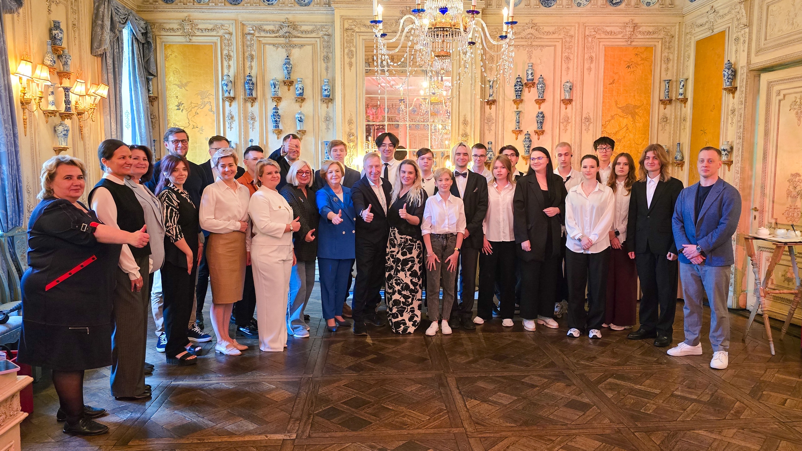 Студентам пищевого колледжа №33 вручили сертификаты на повышенные стипендии. Фото: страница пищевого колледжа №33 в социальных сетях