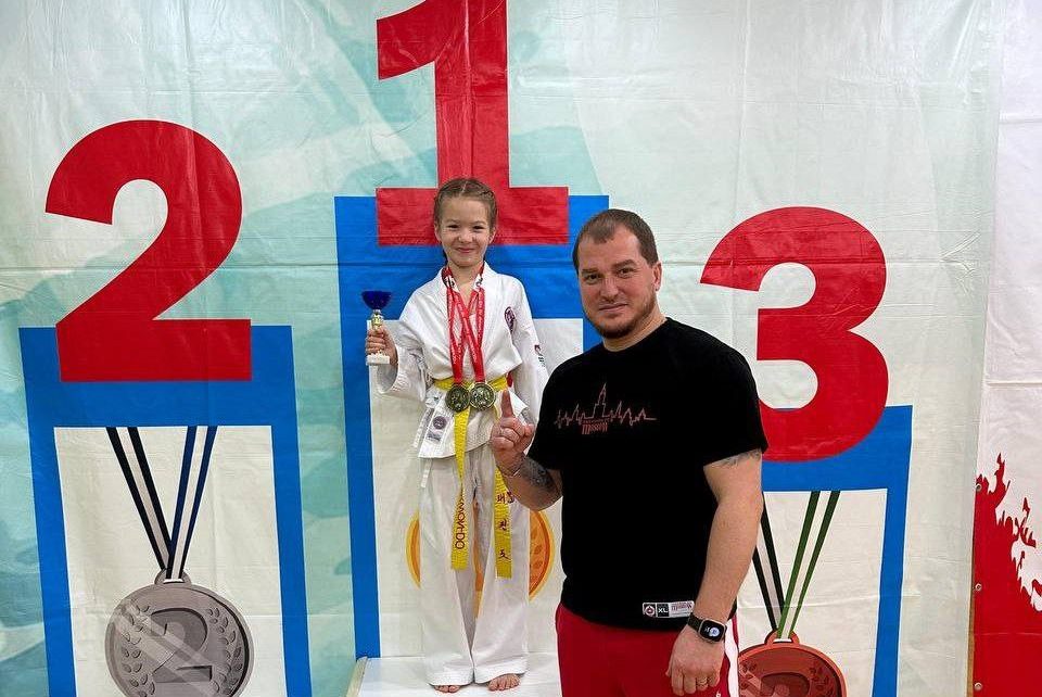 Ученица школы №1861 «Загорье» победила в турнире по тхэквондо. Фото: страница школы №1861 «Загорье» в социальных сетях