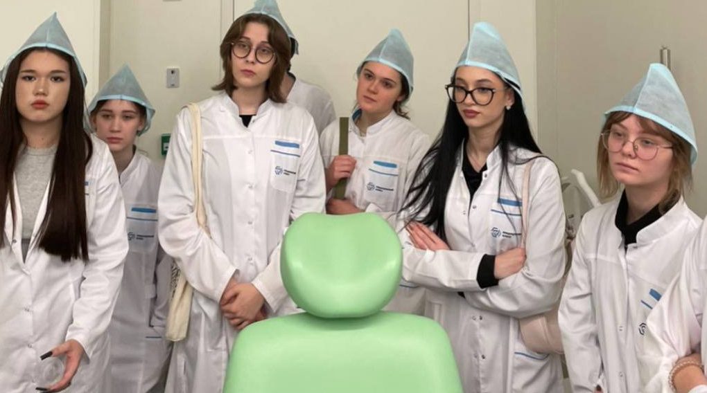 Ученики медкласса школы №1861 «Загорье» побывали на экскурсии в поликлинике. Фото: Telegram-канал школы №1861 «Загорье»