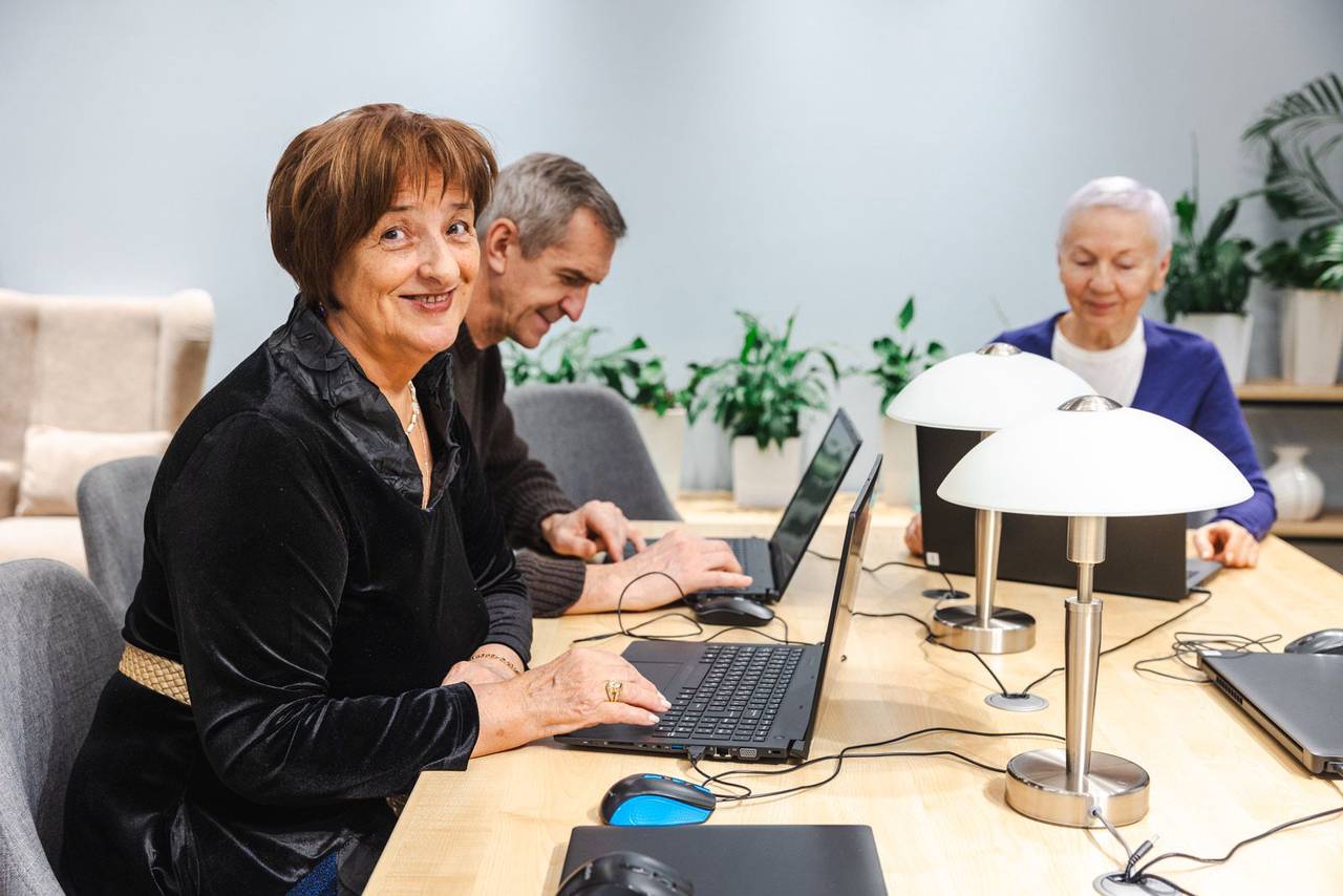 Проект «Московское долголетие» проведет интенсив по цифровой безопасности. Фото: пресс-служба Департамента труда и социальной защиты населения города Москвы