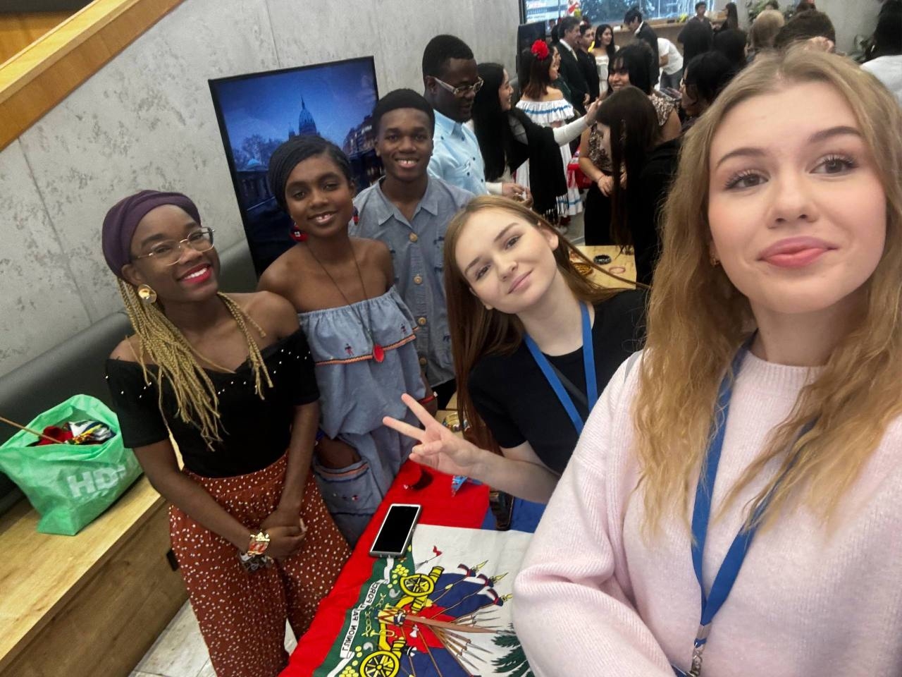 Старшеклассница школы №1861 «Загорье» приняла участие в программе от РУДН. Фото: страница школы №1861 «Загорье» в социальных сетях