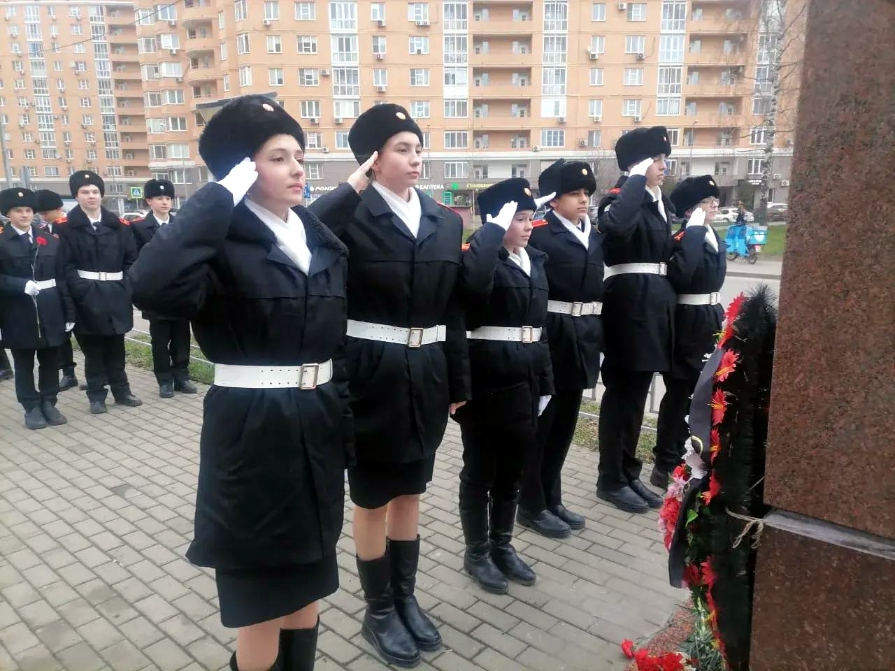 Ученики школы №902 приняли участие в патронатной акции. Фото: страница школы №902 в социальных сетях