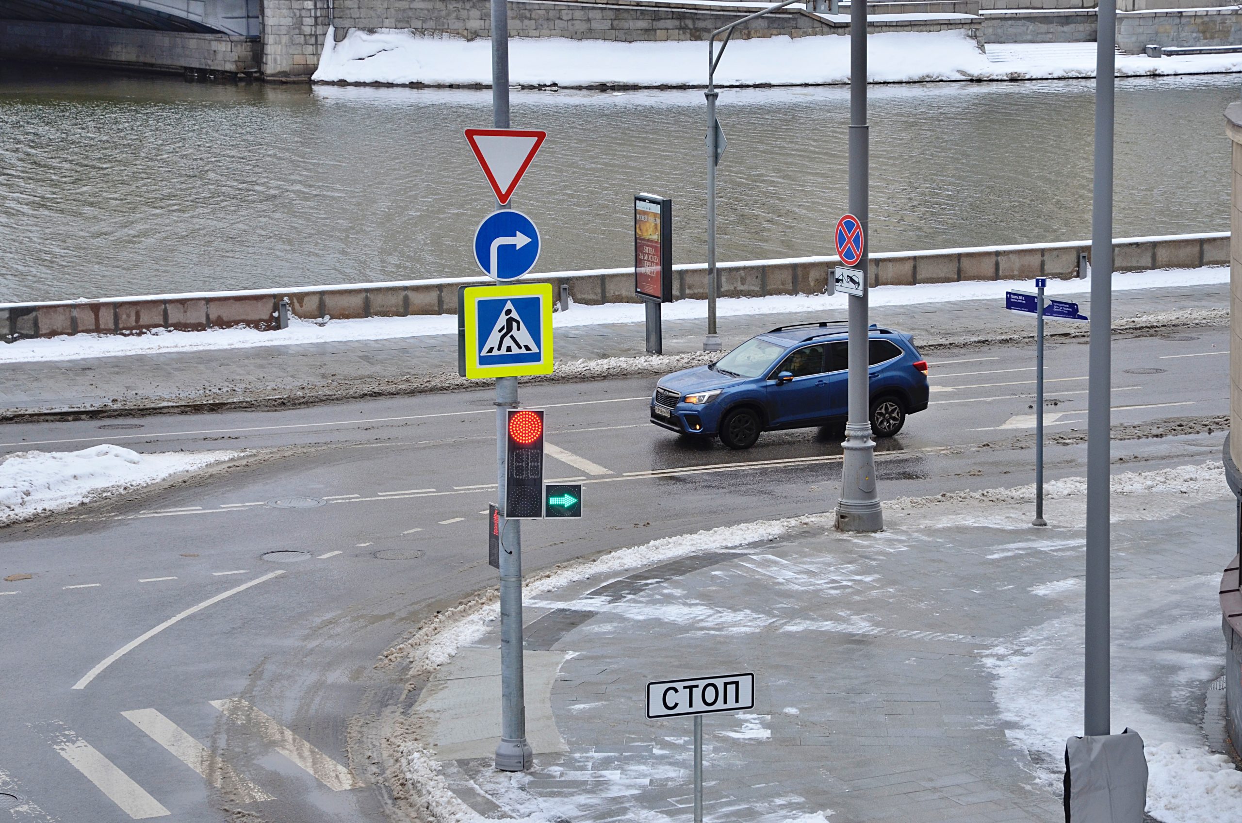 Специалисты установили круговой перекресток в Бирюлеве Восточном. Фото: Анна Быкова, «Вечерняя Москва»
